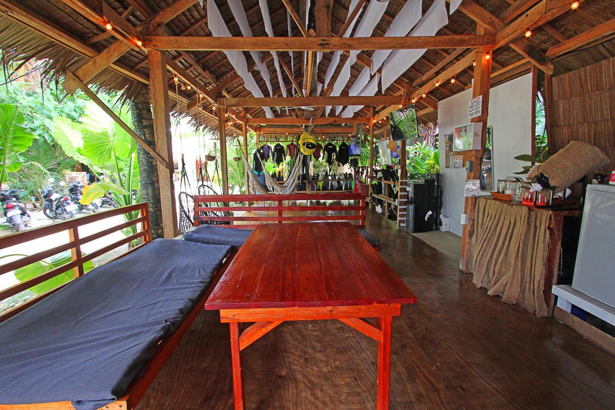 Ozen Freediving Hostel General Luna  Exterior photo